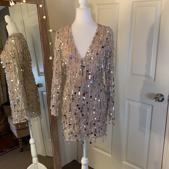 MAC DUGGAL
Long Sleeve Beaded Fringe Plunge Neck Dress Mini Anthropologie - Picture 5 of 17